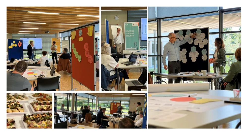 © RKW Thüringen GmbH / RKW Thüringen Fotocollage des ersten RKW LAB mit mehreren Szenen: Teilnehmende diskutieren engagiert, präsentieren und arbeiten gemeinsam an interaktiven Pinnwänden mit bunten Moderationskarten, begleitet von kreativen Arbeitsmaterialien und appetitlichem Fingerfood, in einer modernen, offenen Veranstaltungsumgebung.